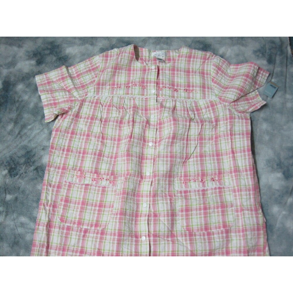 Pink and White Button Down Robe 3X Intimate Essentials New